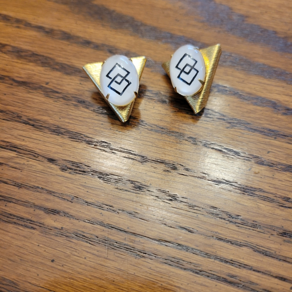 Screw Back Collar Tips Gold Tone